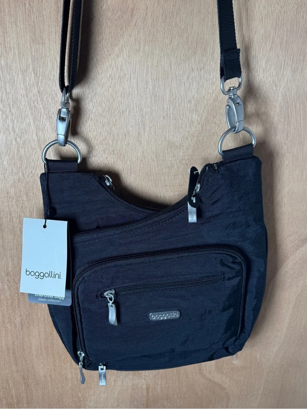 baggallini Criss Cross Crossbody Purse Black MCC570BK NWT